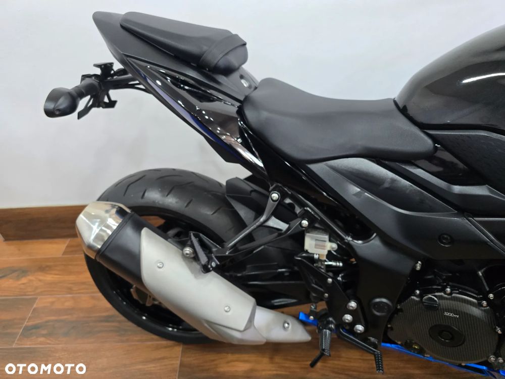 Suzuki GSX - 25