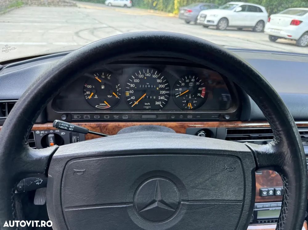 Mercedes-Benz W126 - 12