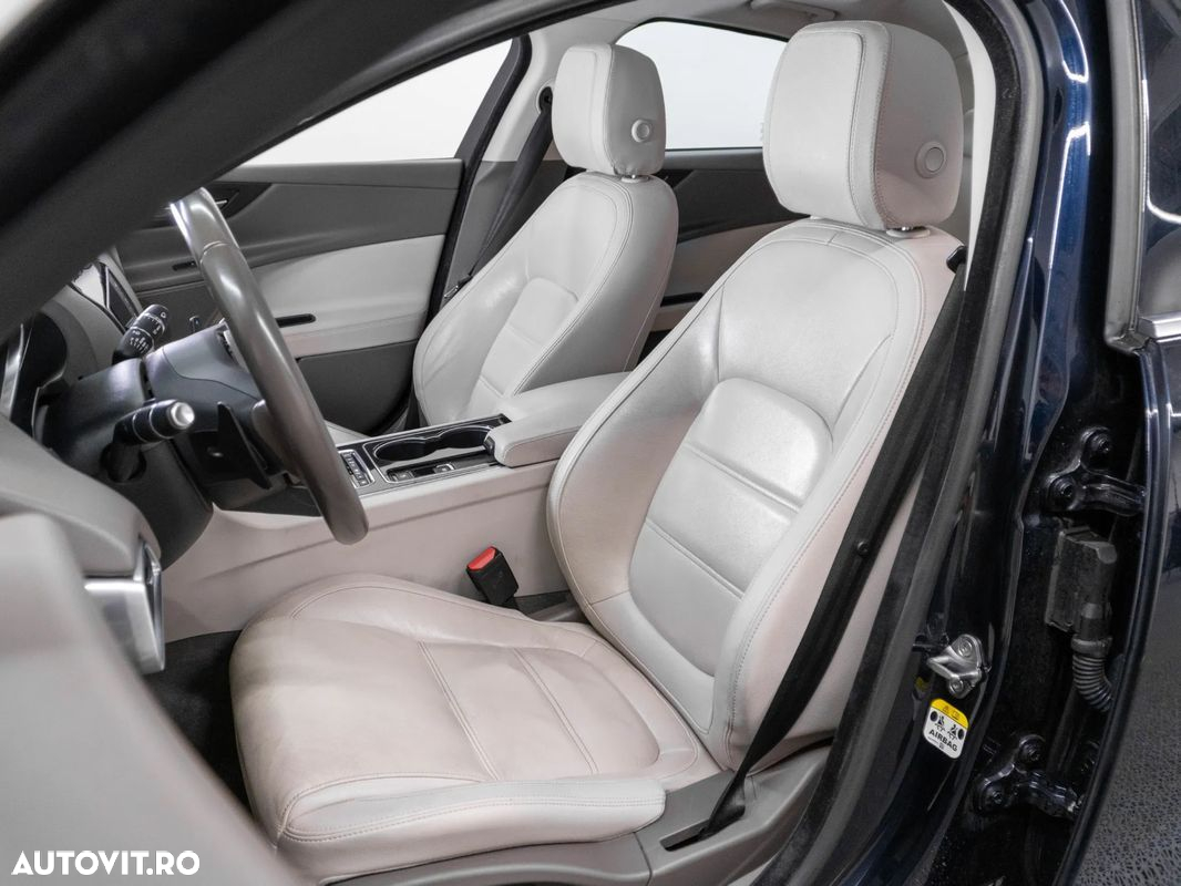 Jaguar XE - 23