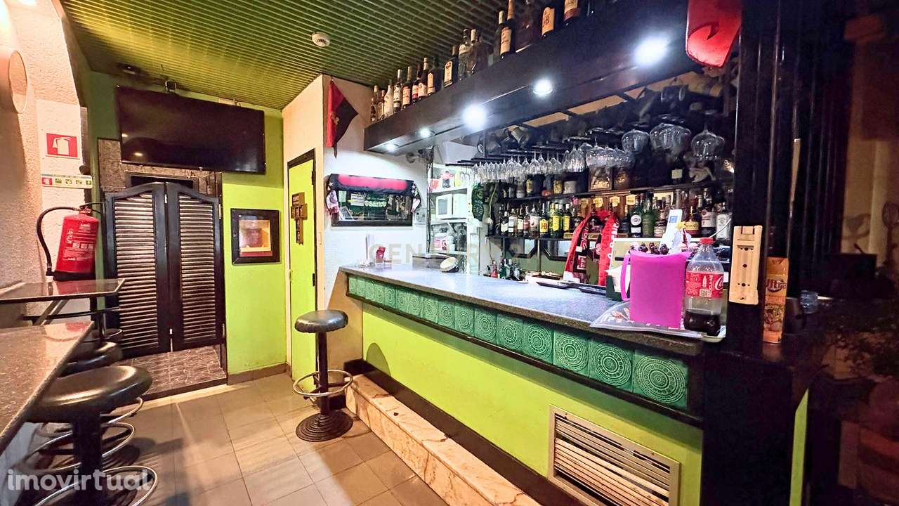 Loja e Bar junto à Avenida Duque de Loulé - Grande imagem: 2/17