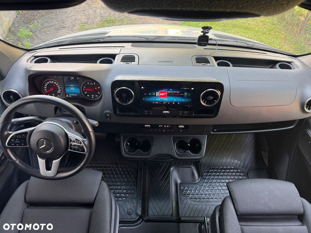 Mercedes-Benz Sprinter - 12