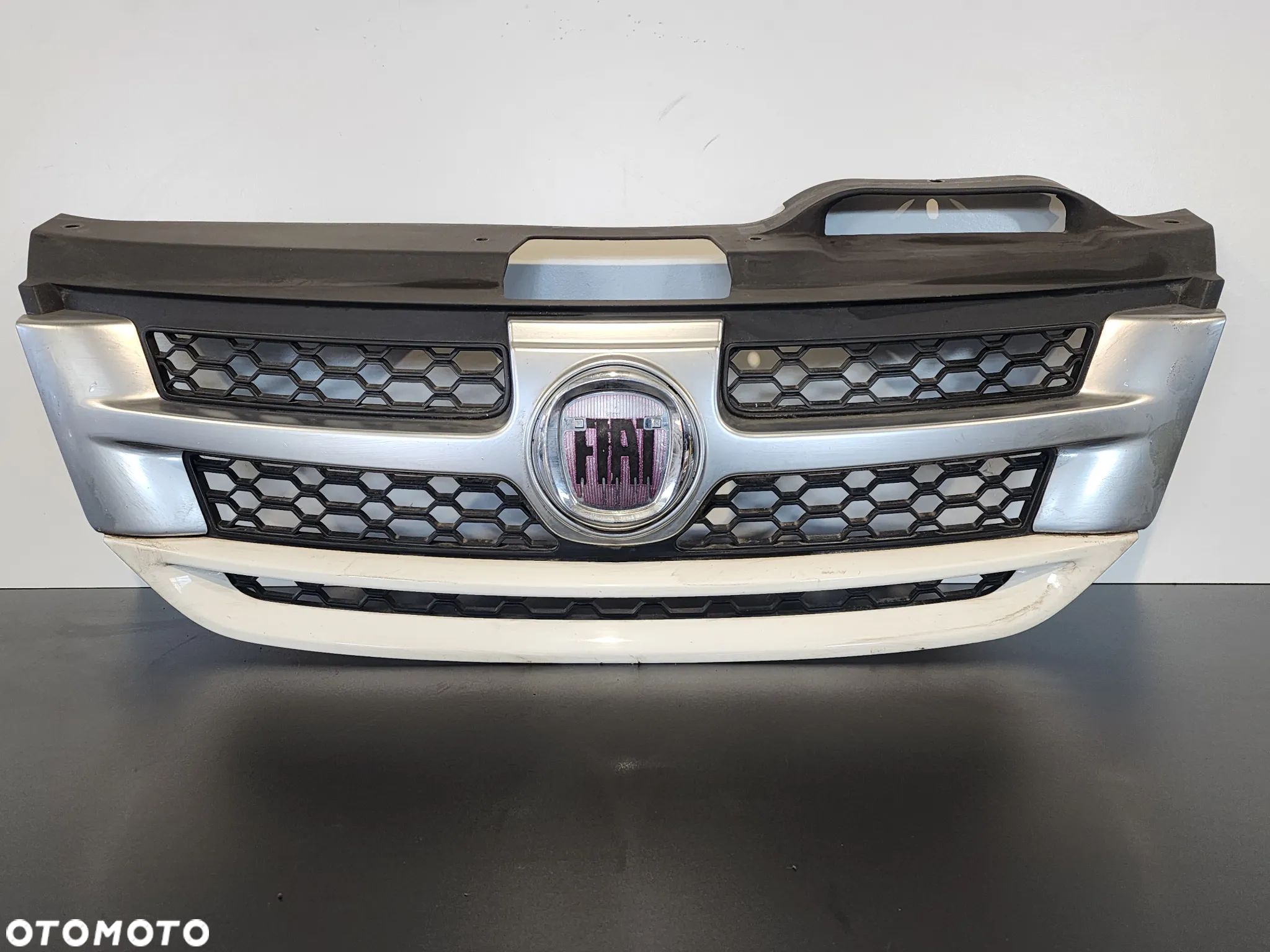 Fiat Freemont atrapa grill chłodnicy - 1