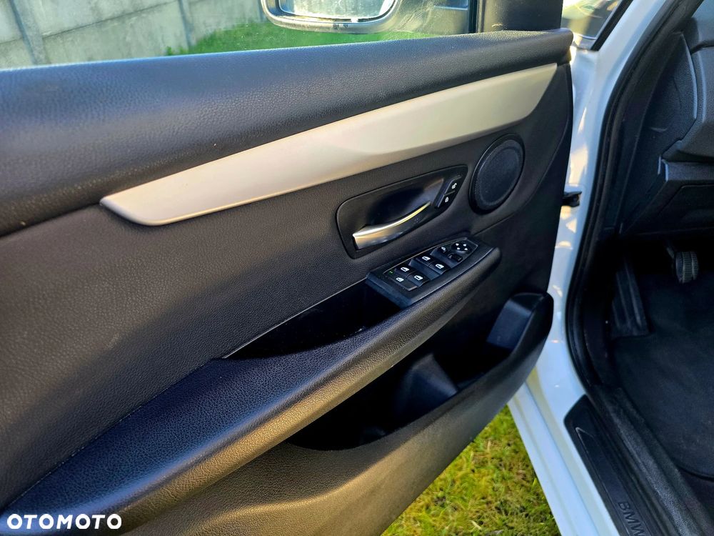 BMW Seria 2 216d - 30