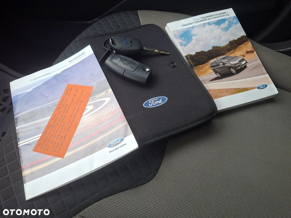 Ford Tourneo Courier 1.0 EcoBoost Titanium - 21