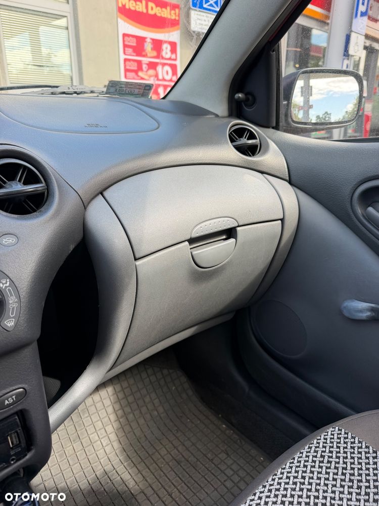 Toyota Yaris 1.0 Base - 10