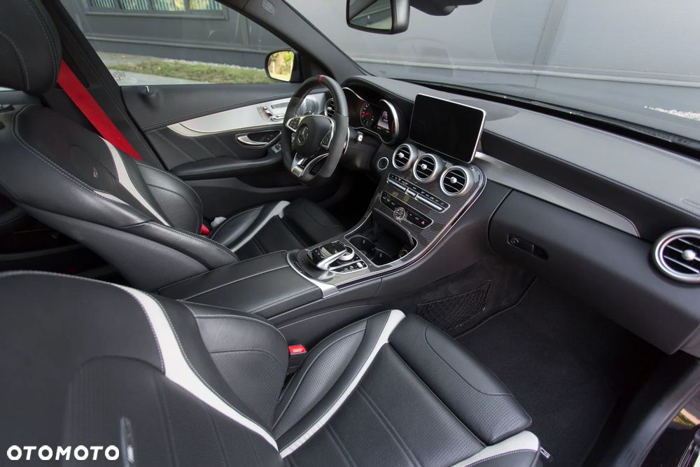 Mercedes-Benz Klasa C AMG 63 S AMG Speedshift 7G-MCT - 34