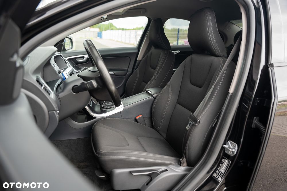 Volvo S60 D3 Drive-E Momentum - 25