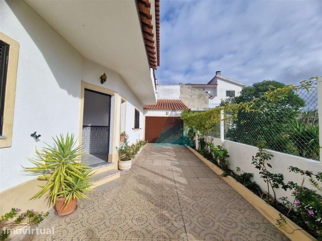 Arrenda-se Moradia Isolada T4 - Localizada na Flor da Mata - Leia o... - Grande imagem: 2/16