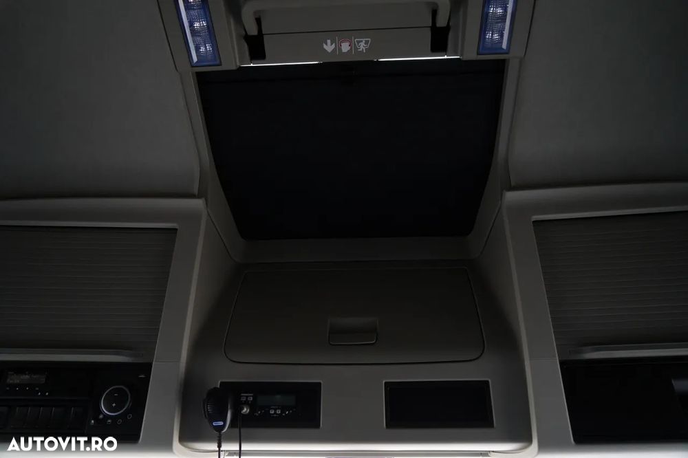 Volvo FH 460/ 6x2 / CORTINĂ - 7,7 m / ACOPERIȘ RALĂTIBIL / I-SAVE / AER CONDIȚIONAT PARCARE / DIRECȚIE AXĂ RALĂTIBILĂ / - 34