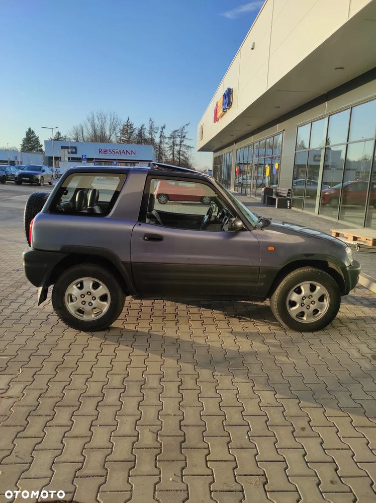 Toyota RAV4 2.0 - 12