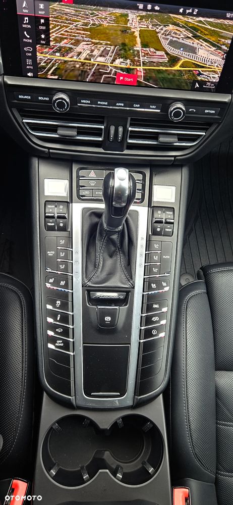 Porsche Macan Turbo - 28