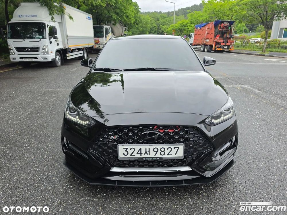 Hyundai Veloster - 2