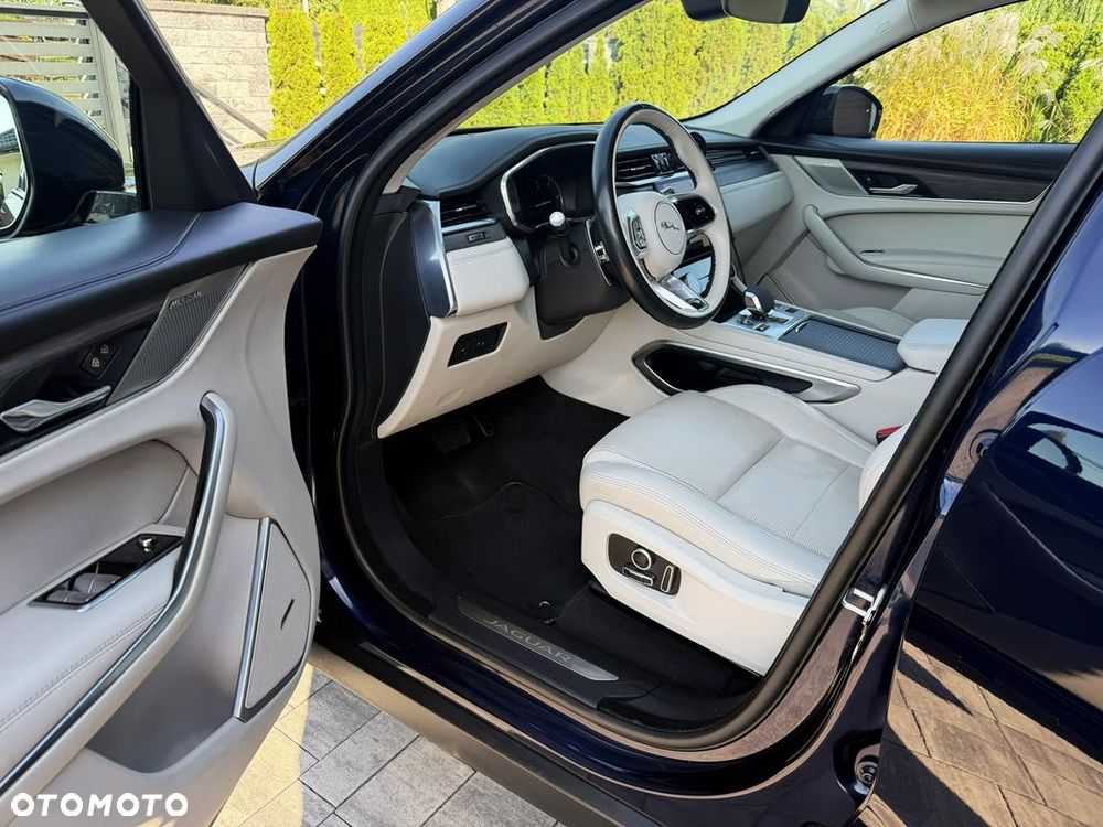 Jaguar F-Pace - 27