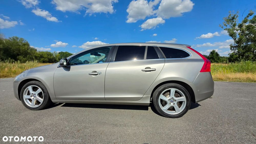 Volvo V60 D4 Momentum - 8
