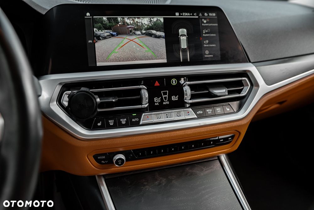 BMW Seria 3 330d xDrive M Sport - 34