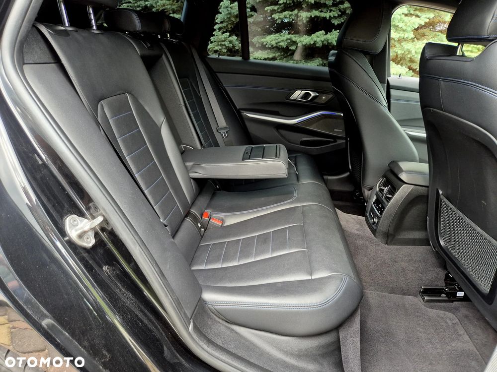 BMW Seria 3 330d xDrive M Sport sport - 12