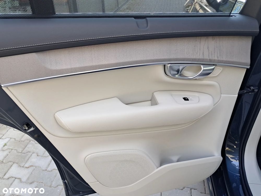 Volvo XC 90 T8 AWD Plug-In Hybrid Ultra Bright 7os - 18