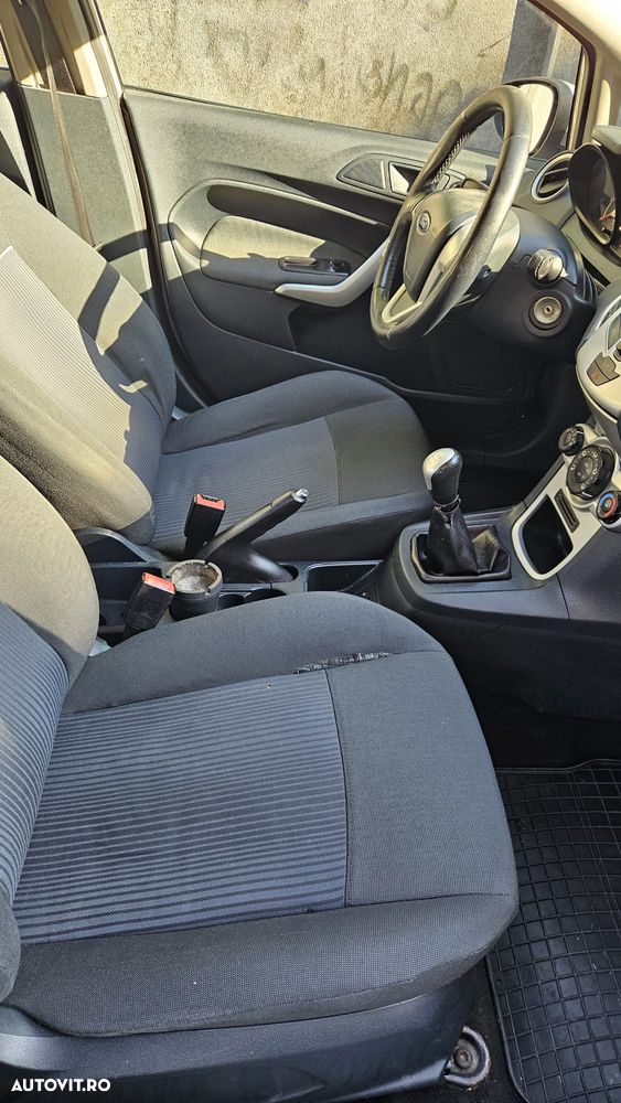 Ford Fiesta - 10