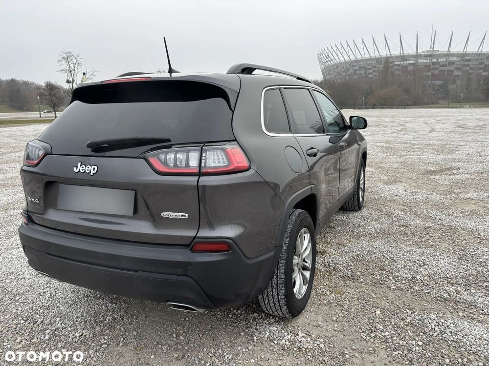 Jeep Cherokee - 24