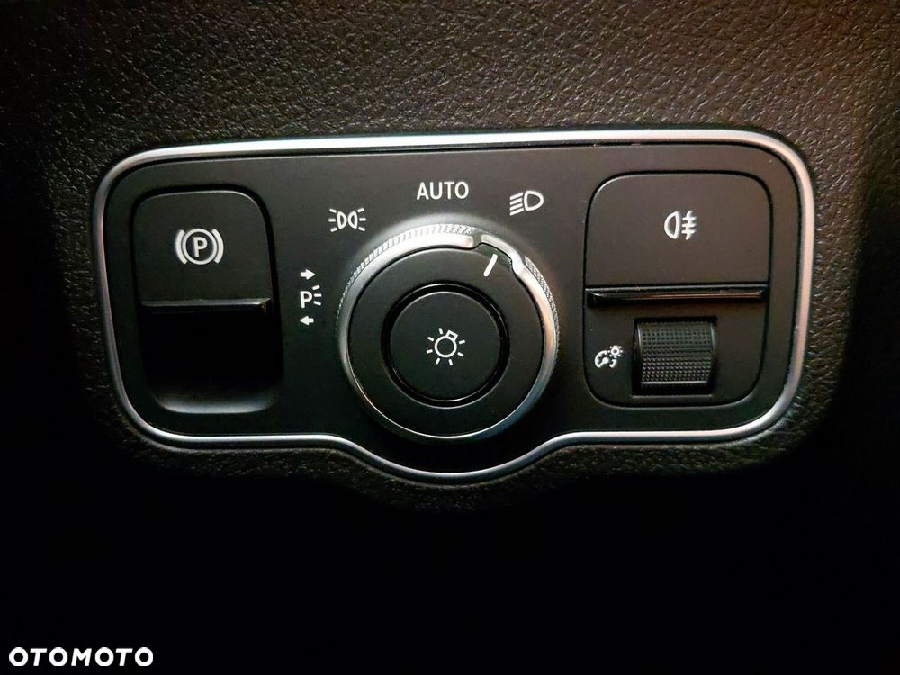 Mercedes-Benz GLB - 28