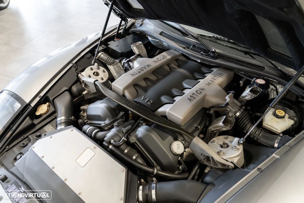 Aston Martin Vanquish - 24