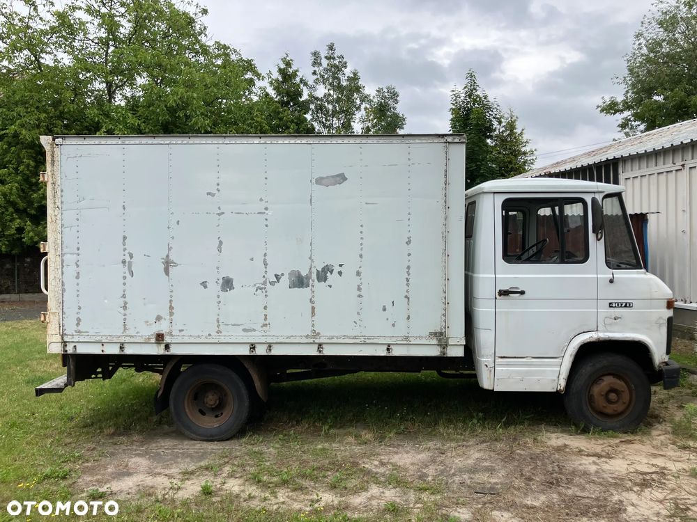 Mercedes-Benz 407D - 3