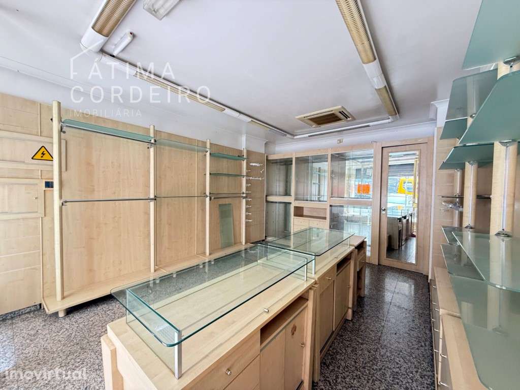 Loja junto á Praça Gil Vicente - Grande imagem: 2/12