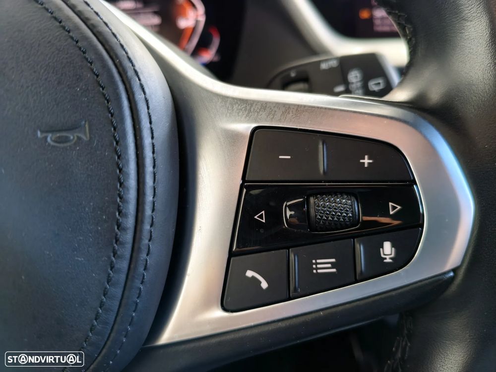 BMW 116 d Pack Desportivo M Auto - 25