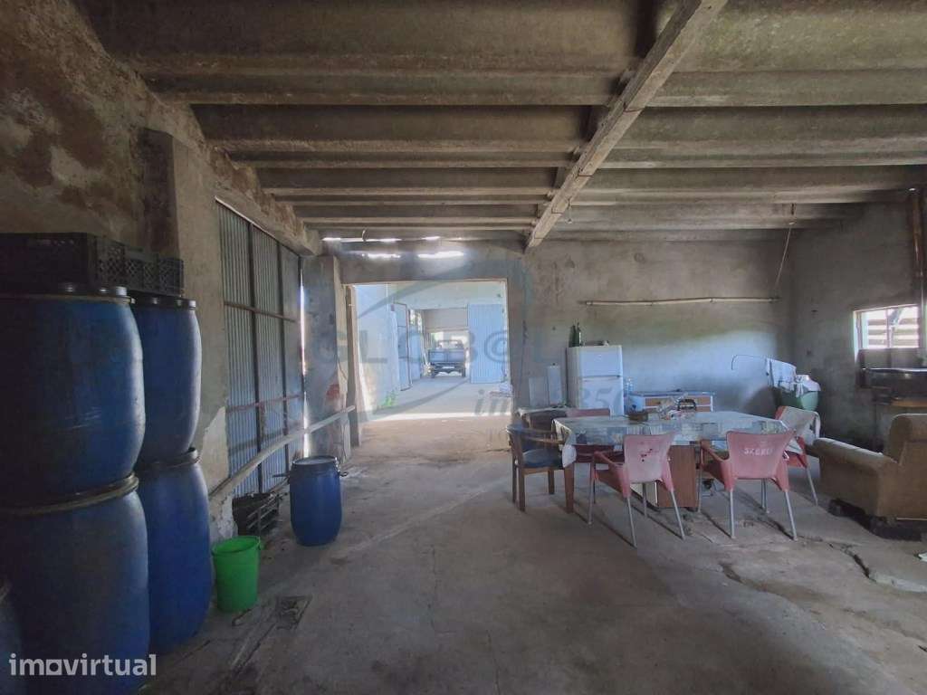 Armazém com 1.600 m² em lote de 2.960 m² com elevado potencial de r... - Grande imagem: 2/23