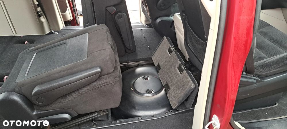 Chrysler Town & Country 3.6 Touring - 35