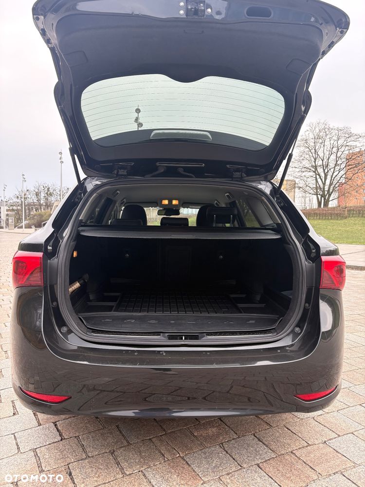 Toyota Avensis 1.8 Premium - 14