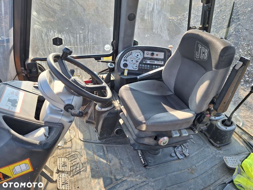 JCB 3Cx 4X4 - 11