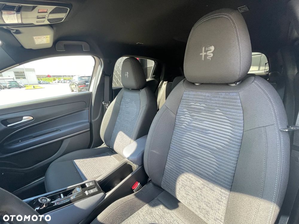 Alfa Romeo Junior 1.2 mHEV Sprint eDCT - 8