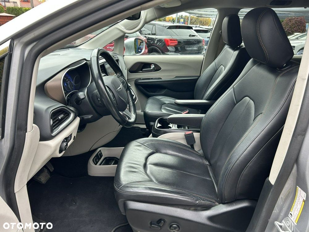 Chrysler Pacifica - 19