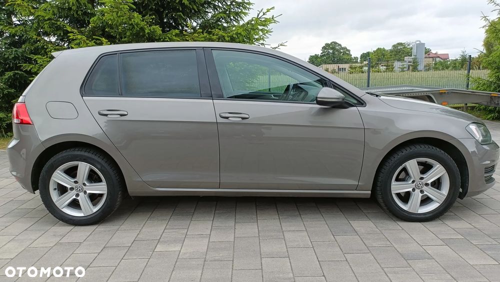 Volkswagen Golf - 28