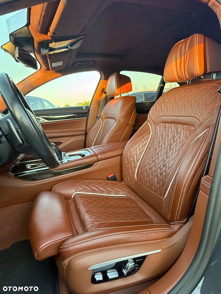 BMW Seria 7 750i xDrive sport - 34