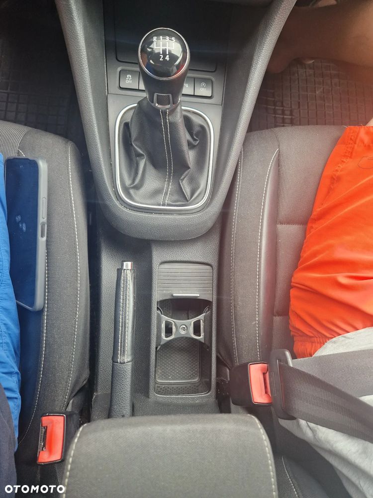 Volkswagen Golf 1.6 TDI DPF MATCH - 8