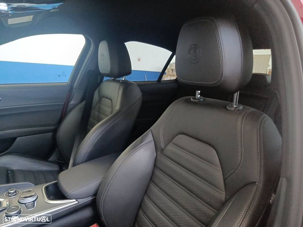 Alfa Romeo Giulia 2.2 D Veloce AT8 AWD — fotografia 9