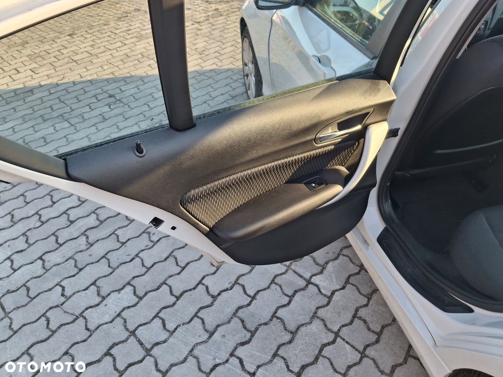 BMW Seria 1 114i Sport Line - 11