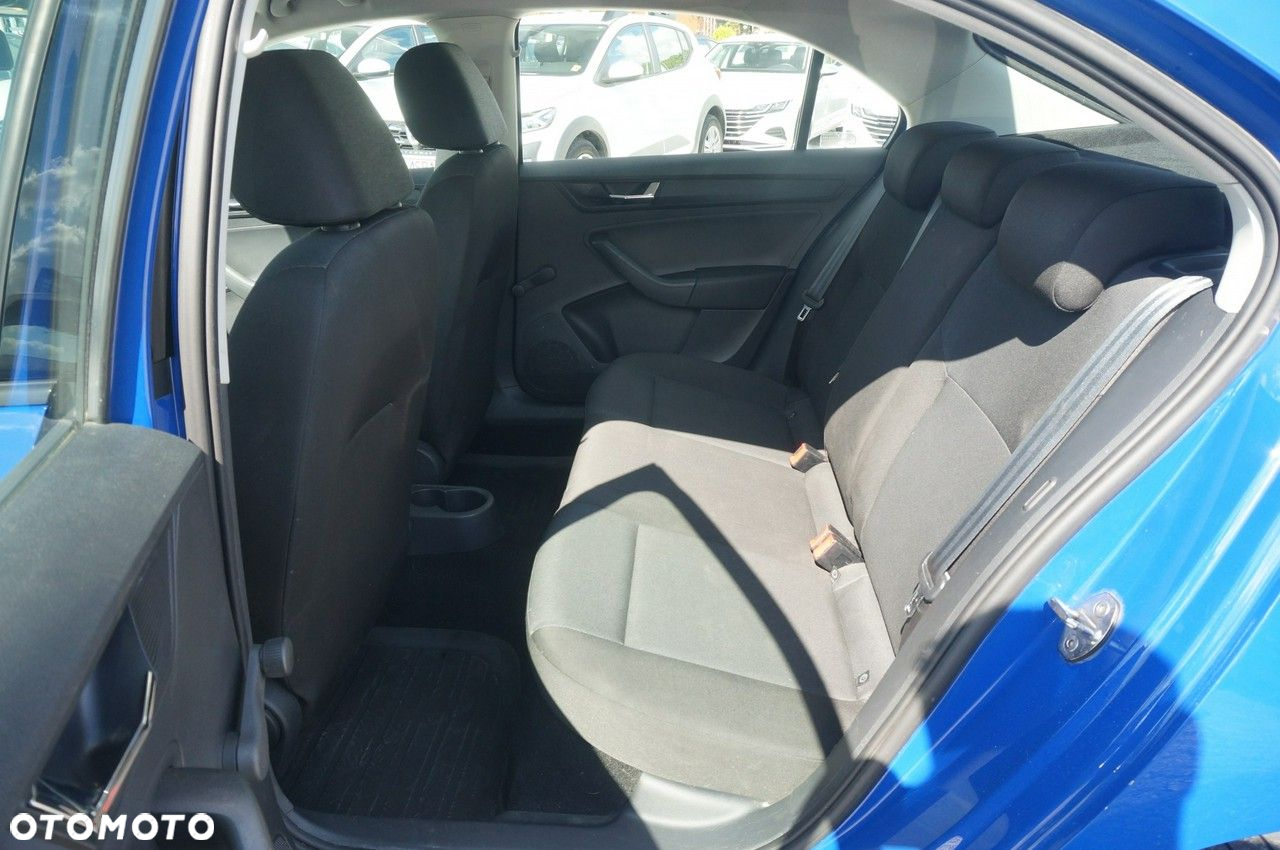 Skoda RAPID 1.0 TSI Active - 25