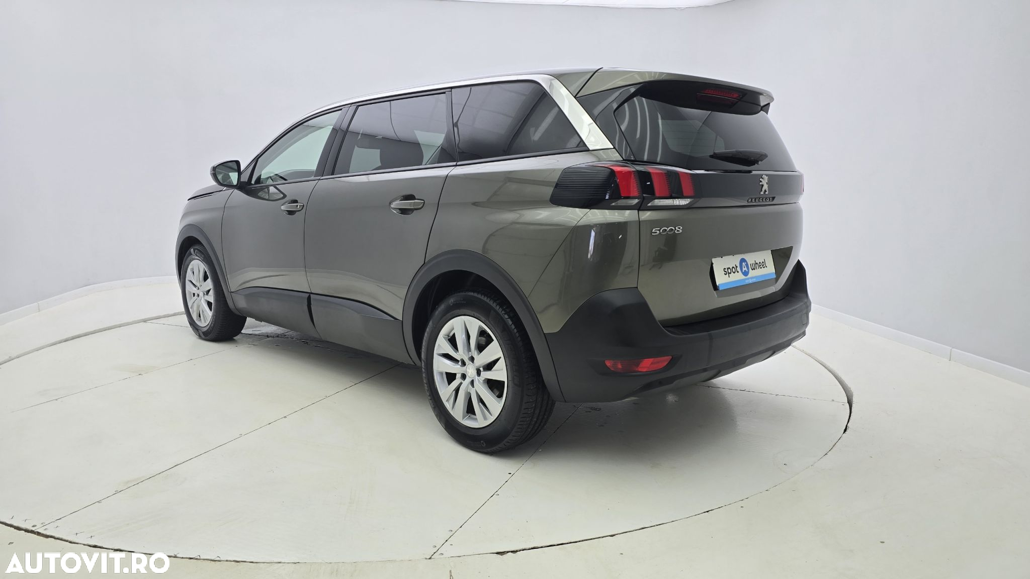 Peugeot 5008 - 8
