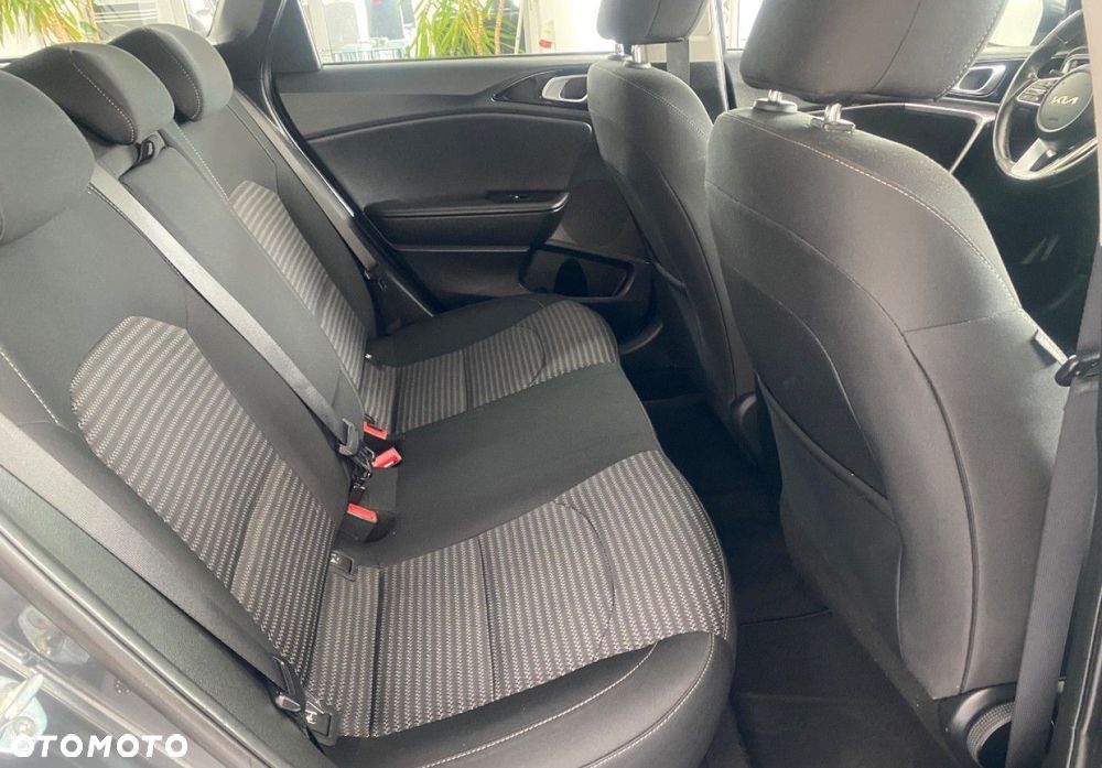 Kia Ceed - 8