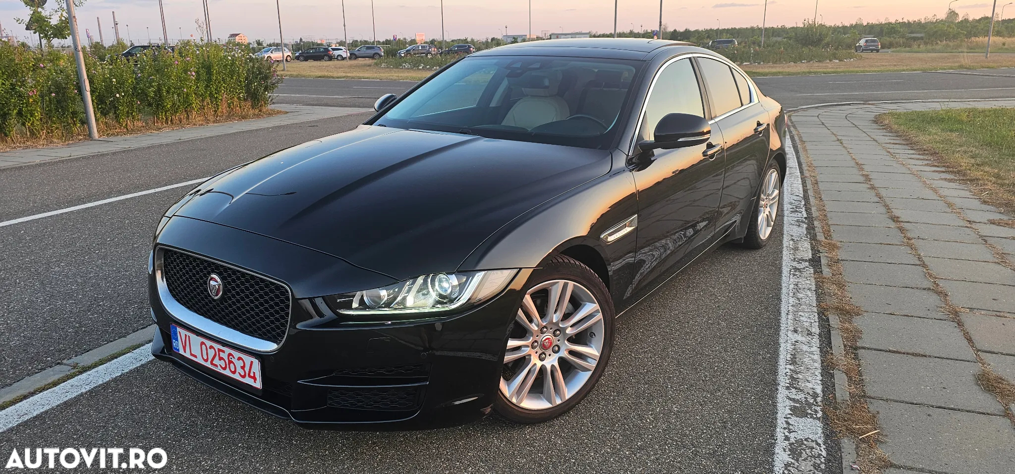 Jaguar XE 2.0 R-Sport - 20