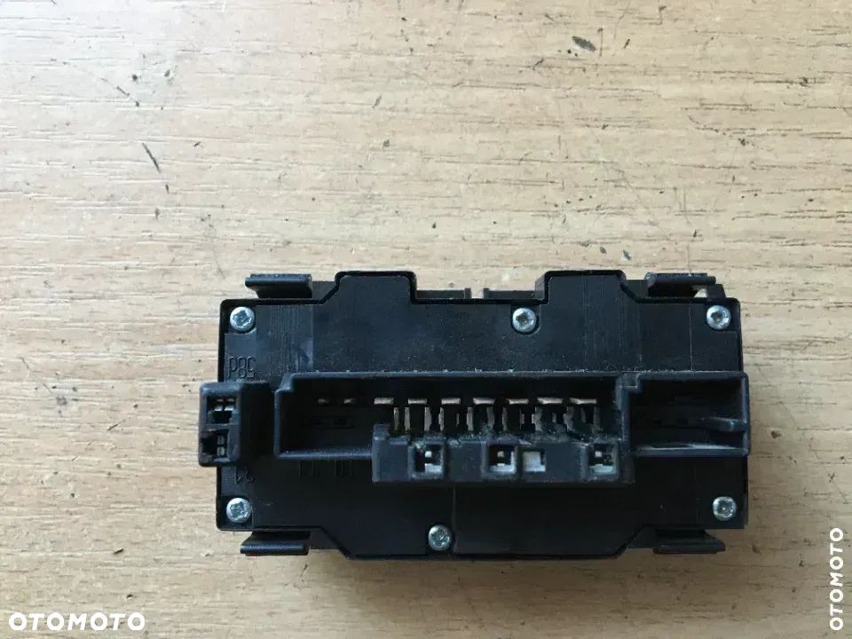 Panel włącznik świateł awaryjnych Mercedes W210 21082001310 - 2