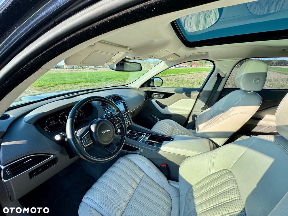 Jaguar F-Pace 20d AWD Pure - 31