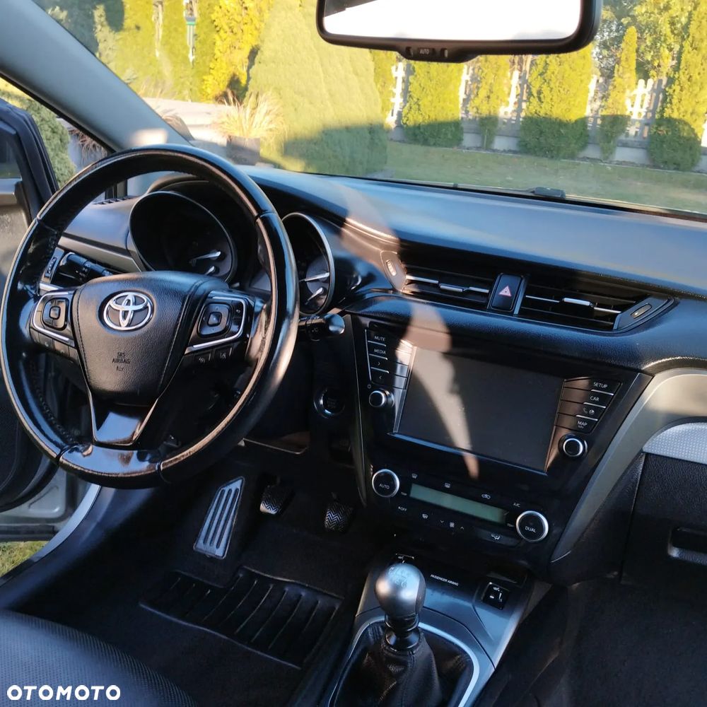 Toyota Avensis 2.0 D-4D Prestige - 21