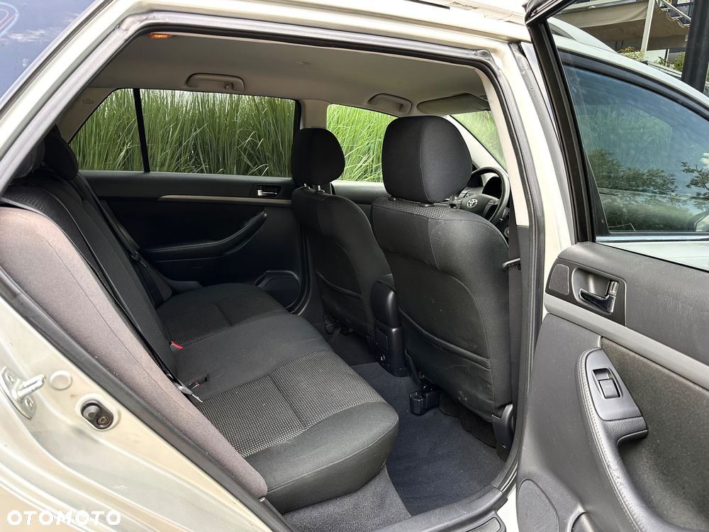 Toyota Avensis 2.0 VVT-i Team - 13