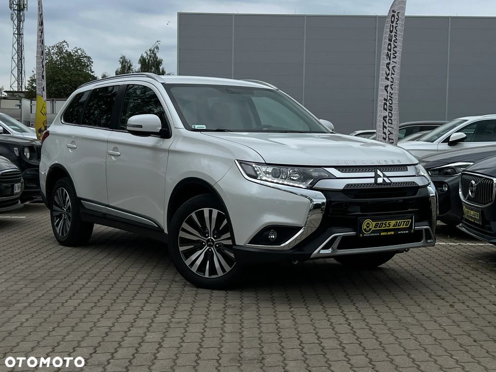 Mitsubishi Outlander - 2
