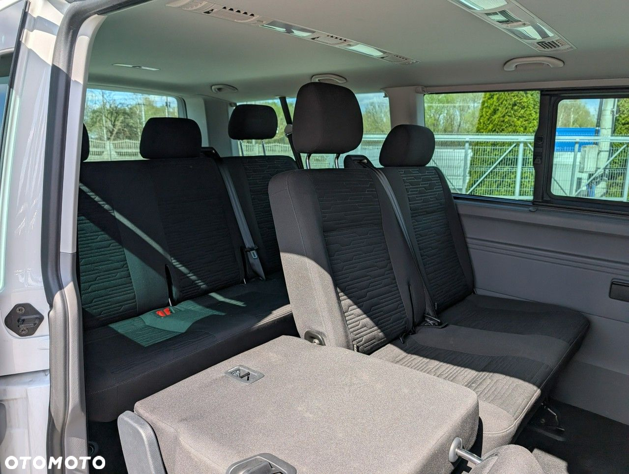 Volkswagen Caravelle - 14