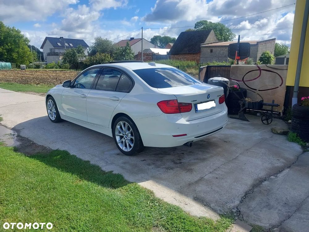 BMW Seria 3 328i Sport Line - 8